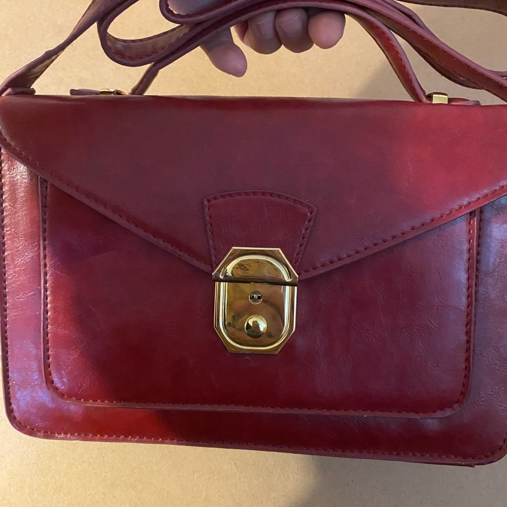 Cooperative women’s crossbody, polyvinyl, EUC